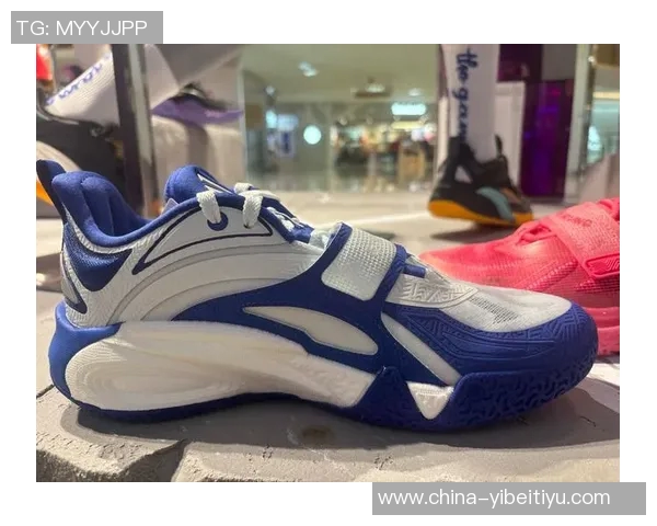 黑蓝配色酷不酷杜克大学球员上脚球队专属KD18PE！